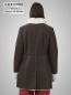 Preview: leichte braune lange Damen-Lammfelljacke als Zweireiher