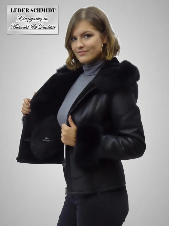 leichte kurze Damen Lammfelljacke in schwarz