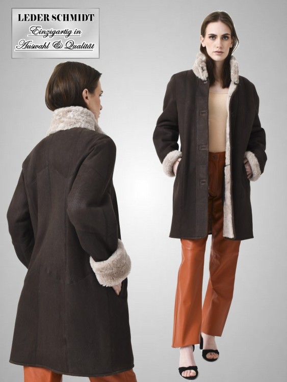 Preview: Schaffelljacke Damen lang Stehkragen braun echtes Lammfell