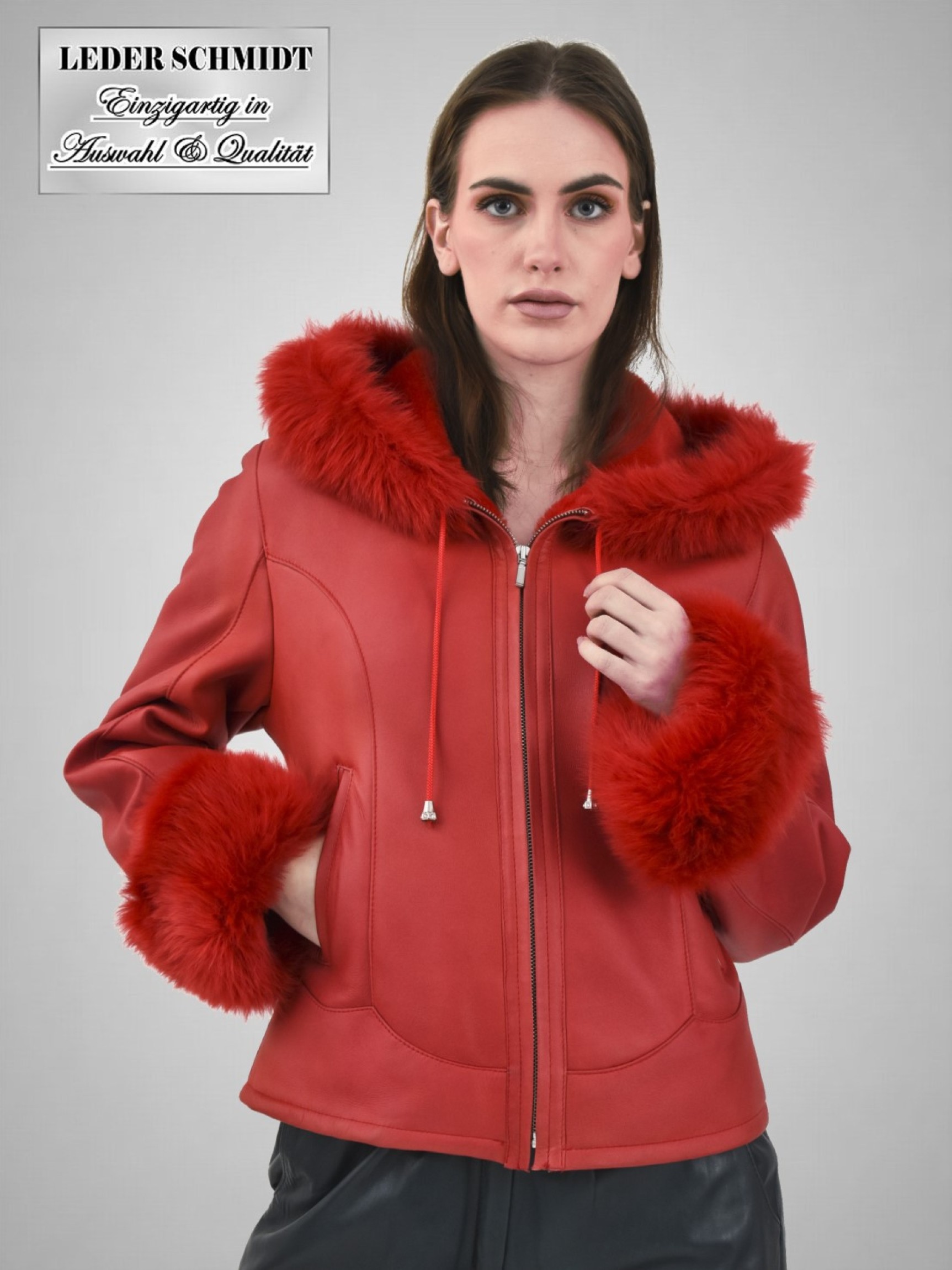 rote kurze Damen Lammfelljacke Kapuze Reißverschluss